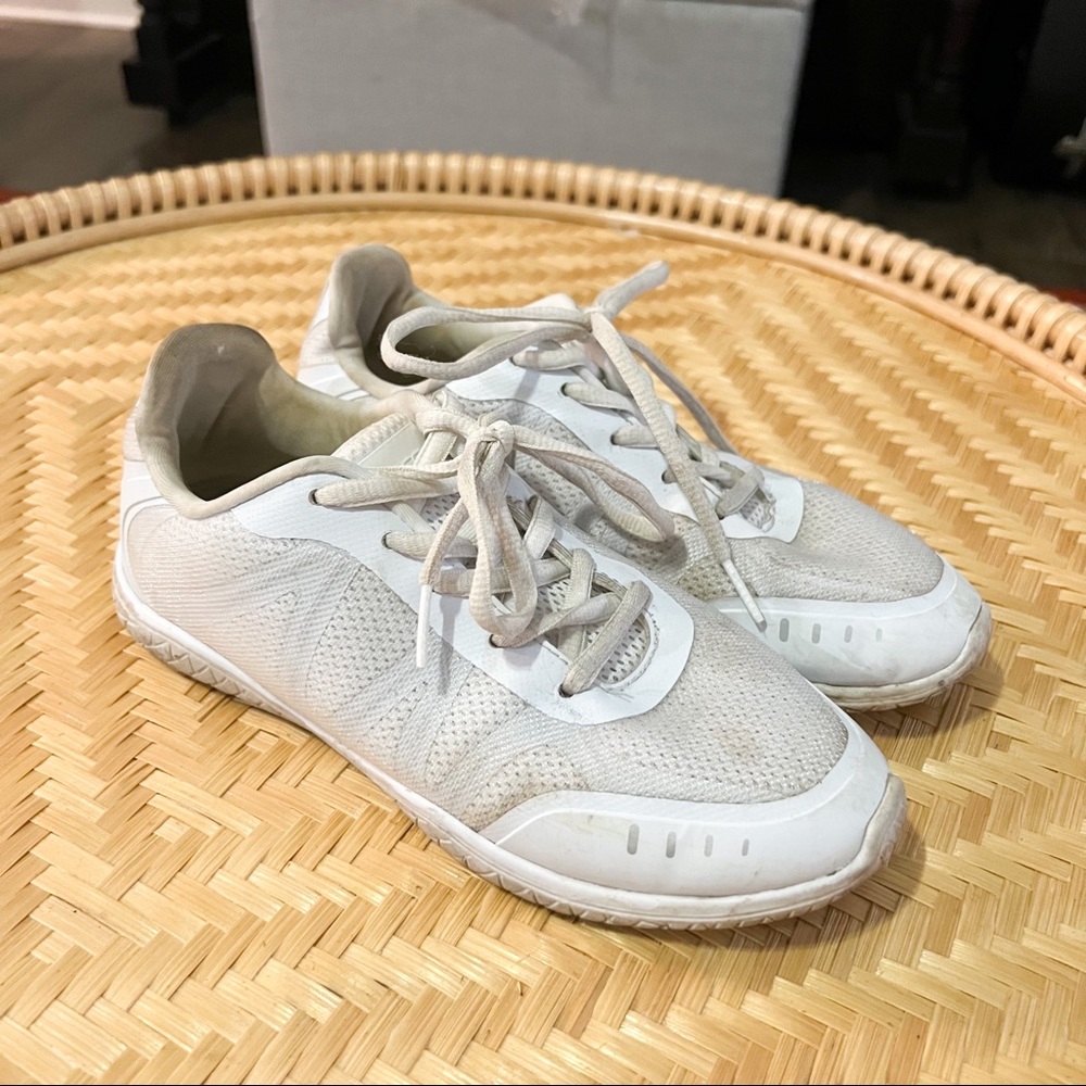BCG Girls Layout Cheer Shoes Size 4 White Good Condition
